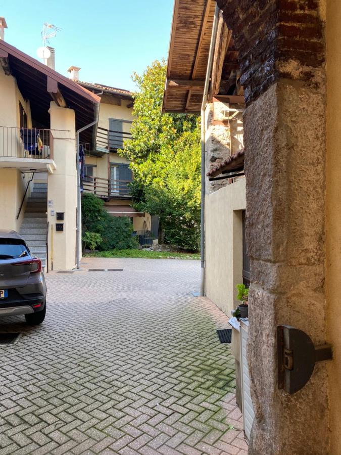 Appartamento Vicolo Forno Mercallo Esterno foto