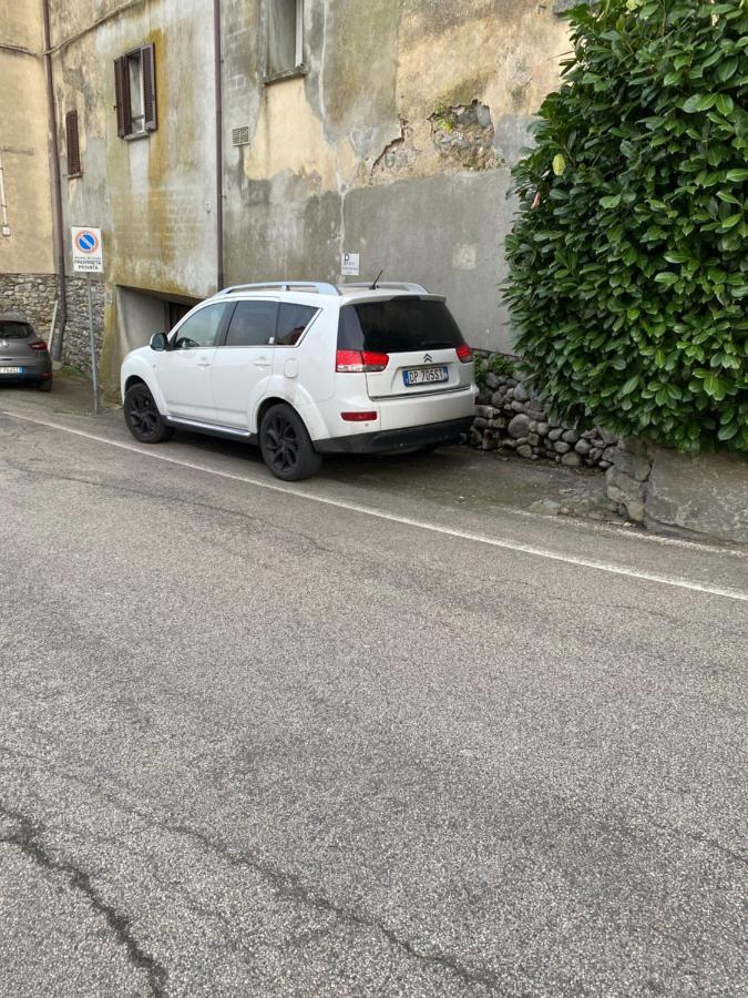 Appartamento Vicolo Forno Mercallo Esterno foto