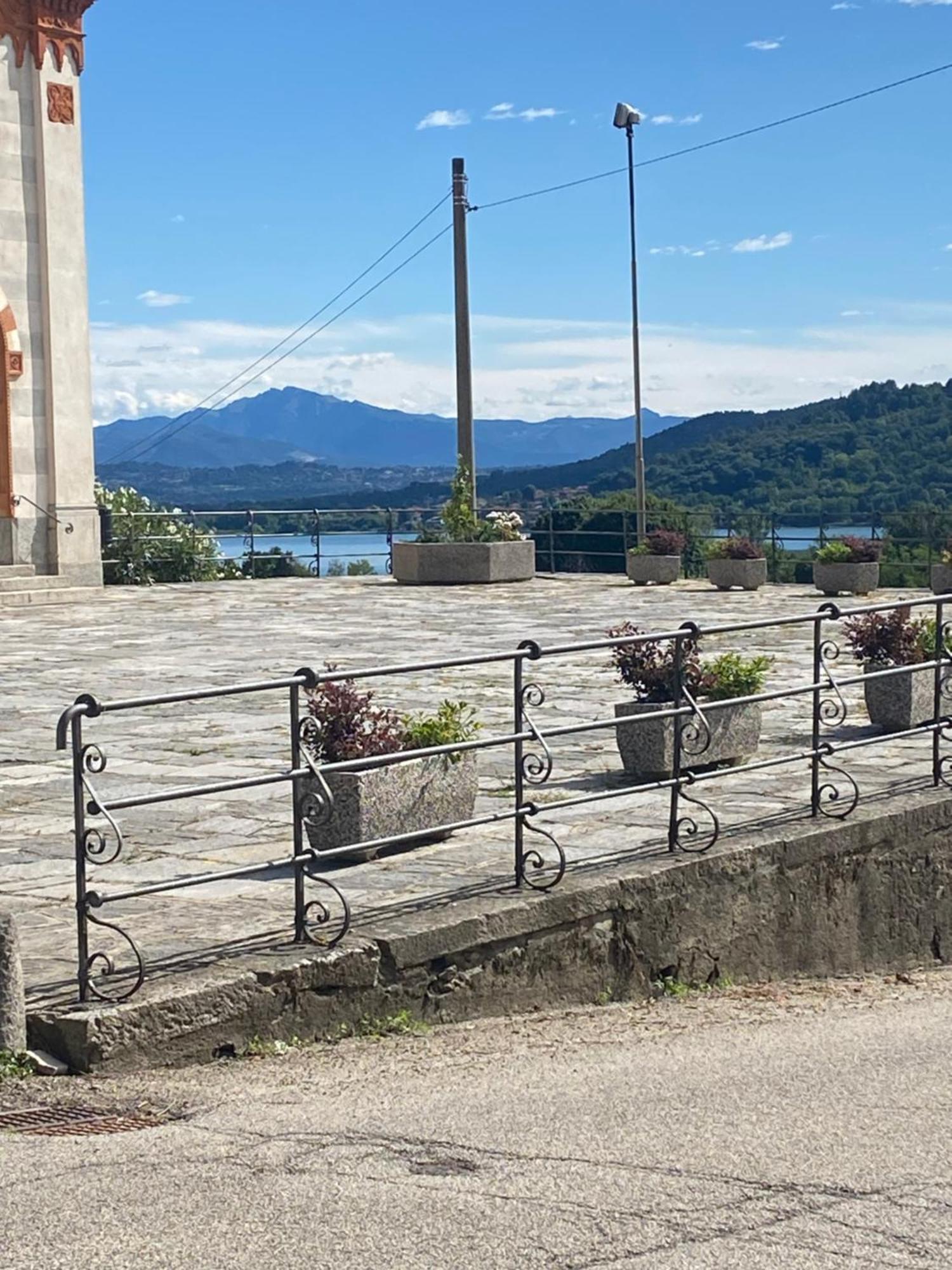 Appartamento Vicolo Forno Mercallo Esterno foto