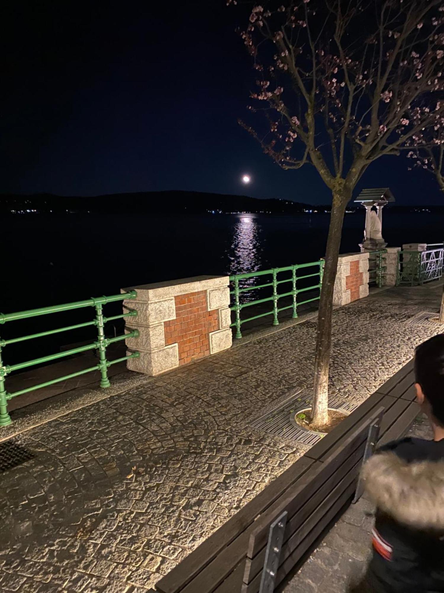 Appartamento Vicolo Forno Mercallo Esterno foto
